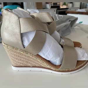 Kelly & Katie Giles Espadrille Wedge Sandal, Gold Metallic, Size 9, NWT
